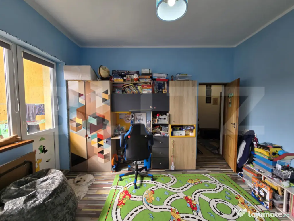 Apartament in casa 100 mp, 3 camere, teren 260mp, zona Dambu