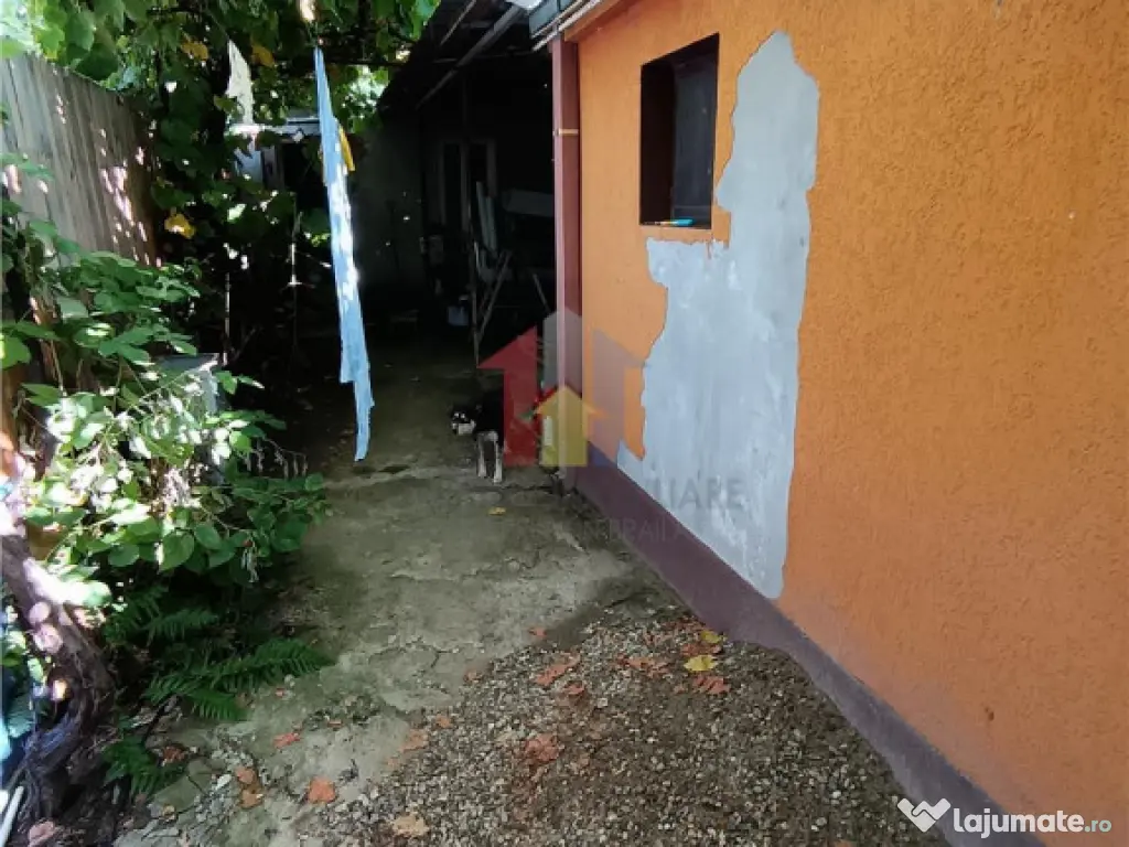 Piata Saraca-Casa 3 cam 100mp utili toate utilitatile teren 