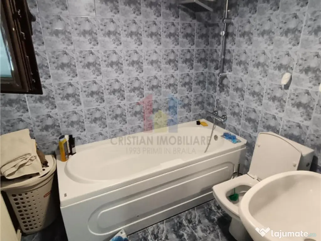 Piata Saraca-Casa 3 cam 100mp utili toate utilitatile teren 