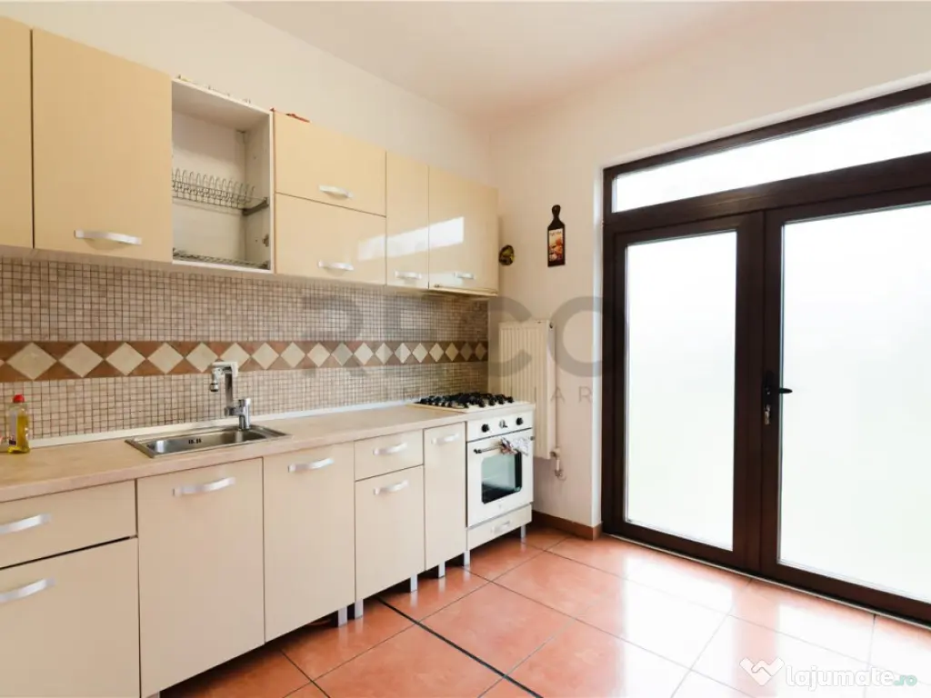 RECO Casa 5 dormitoare, 2 bai, Paleu 