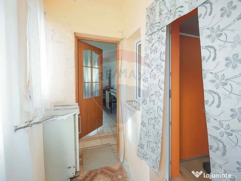 De vânzare casă cu 3 camere și teren 3205 mp în Sânn... 