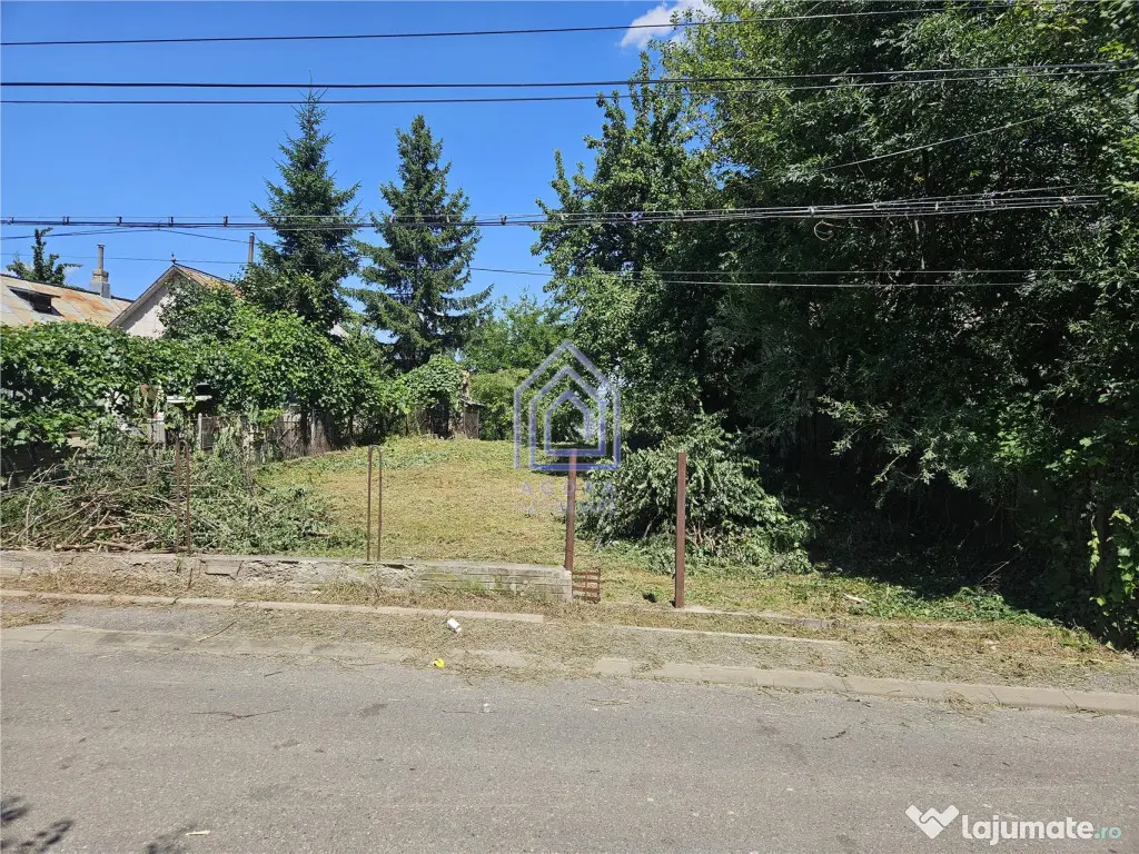 Teren , strada M. Sadoveanu, 7 ari.