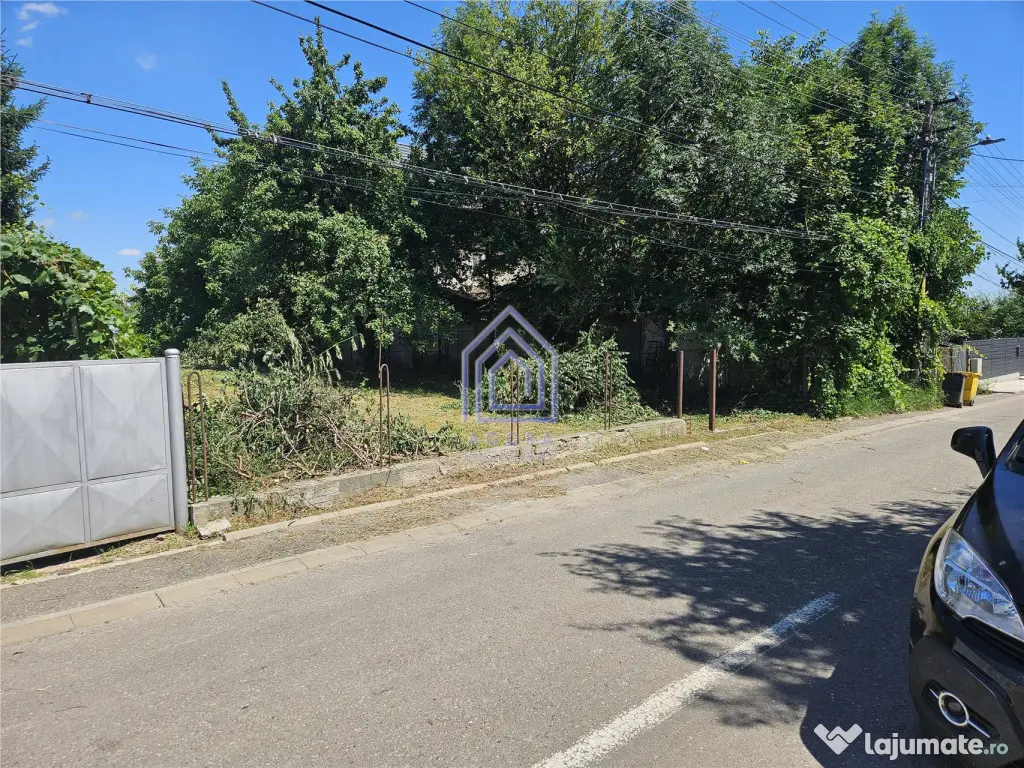 Teren , strada M. Sadoveanu, 7 ari.