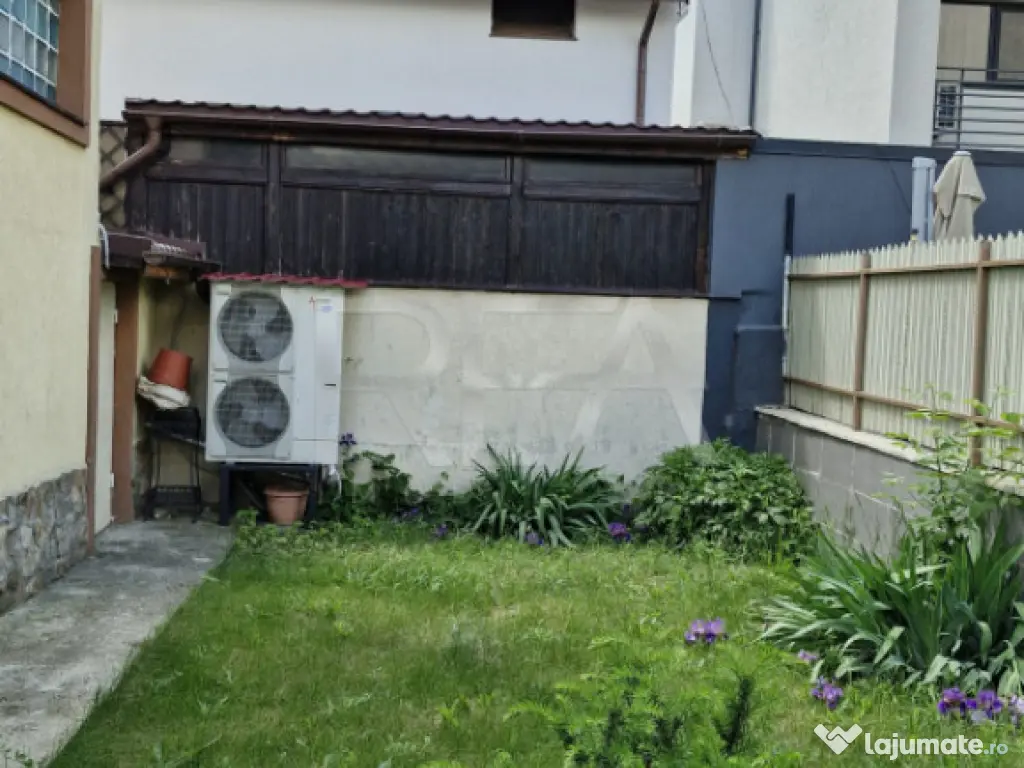 Vilă 7 camere Sălăjan, centrală, an 2020, 281 mp 