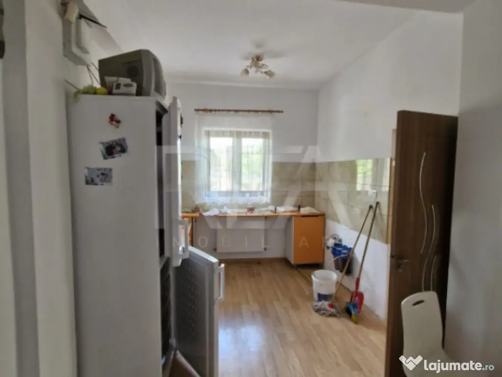 Vilă 7 camere Sălăjan, centrală, an 2020, 281 mp 