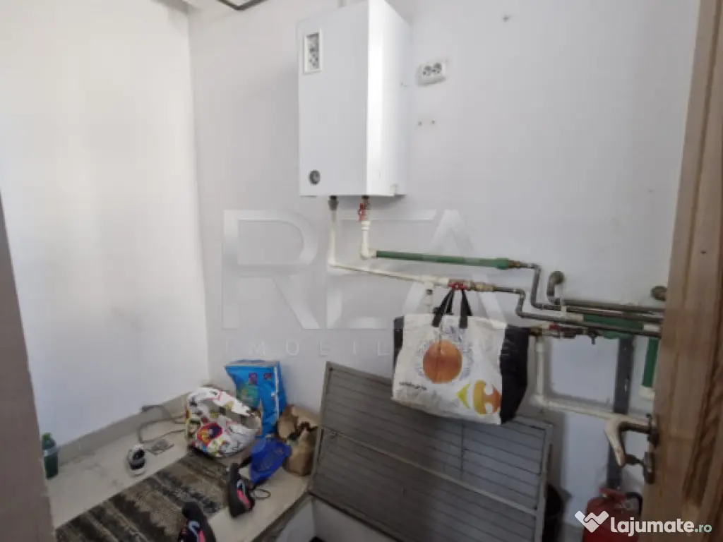 Vilă 7 camere Sălăjan, centrală, an 2020, 281 mp 