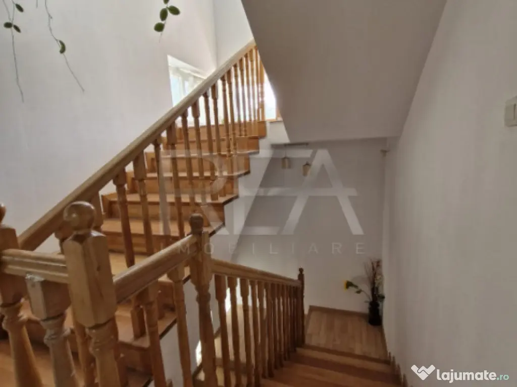 Vilă 7 camere Sălăjan, centrală, an 2020, 281 mp 