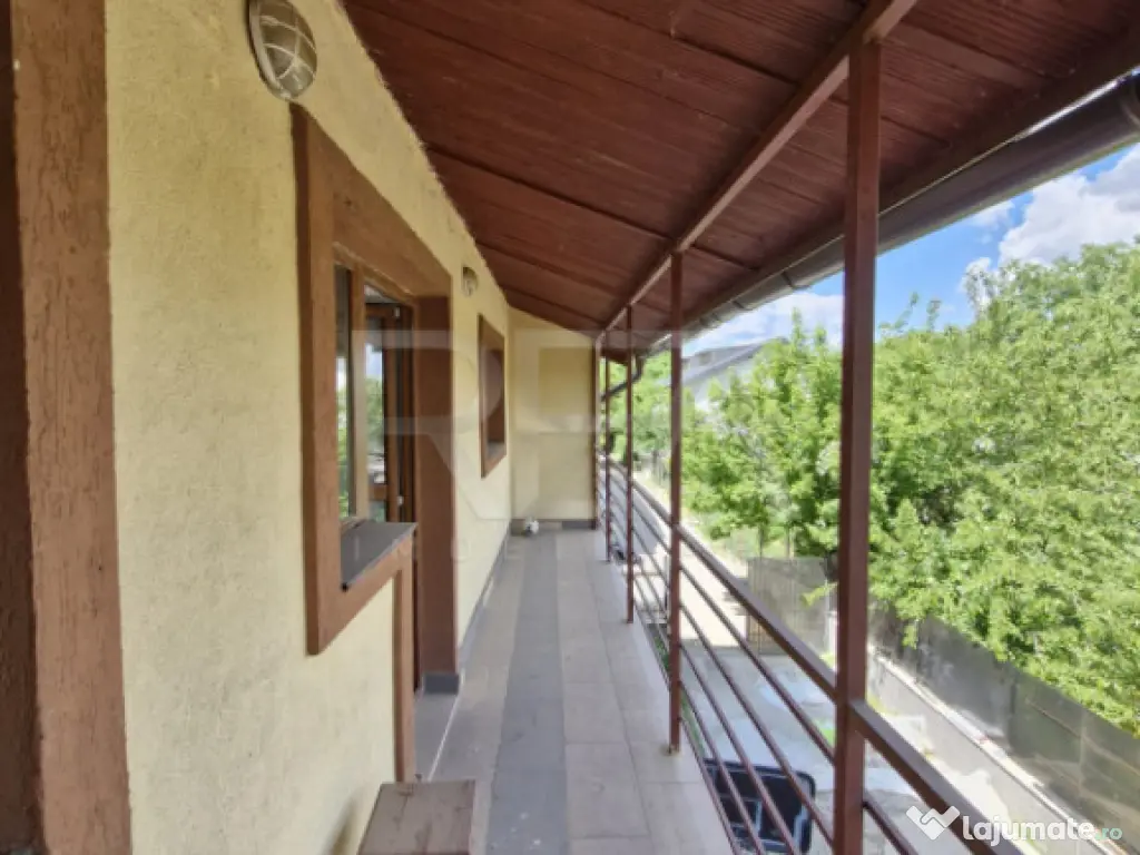 Vilă 7 camere Sălăjan, centrală, an 2020, 281 mp 