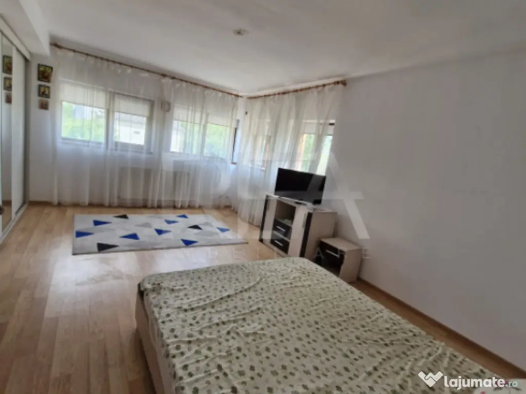 Vilă 7 camere Sălăjan, centrală, an 2020, 281 mp 