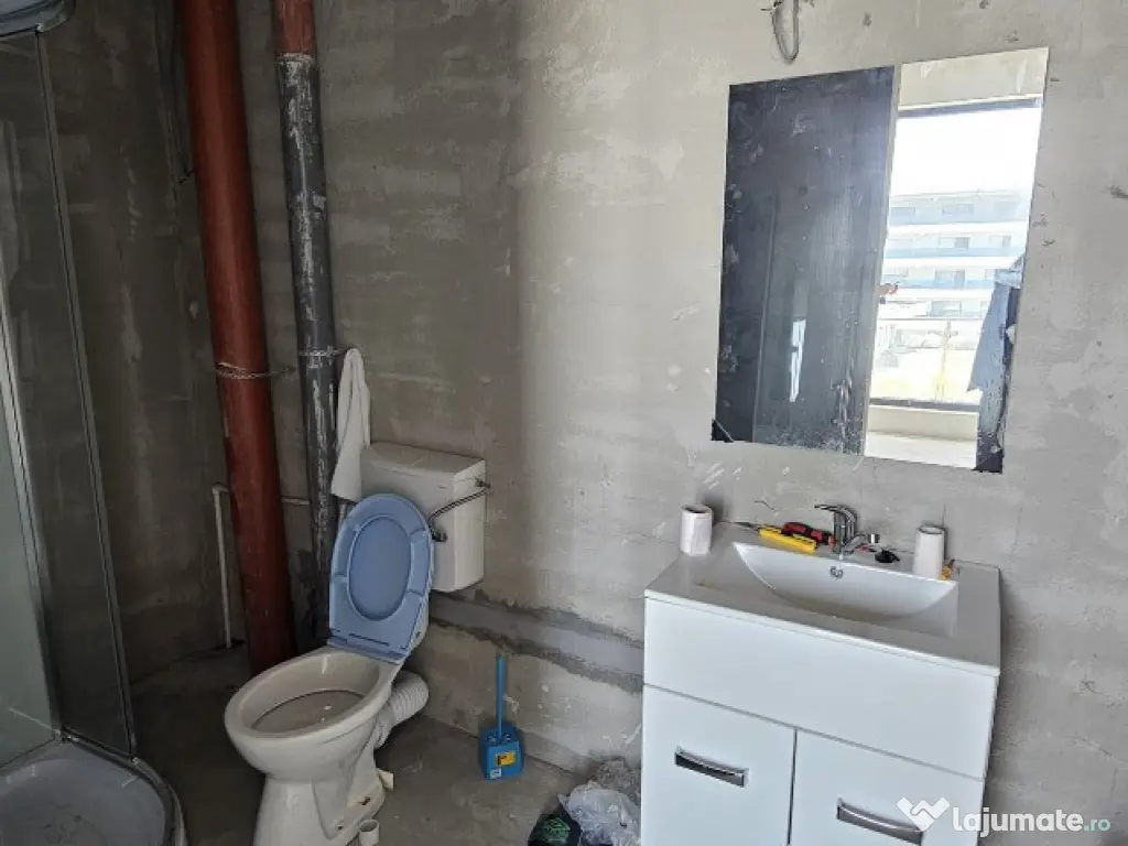 Garsoniera , prima linie la mare