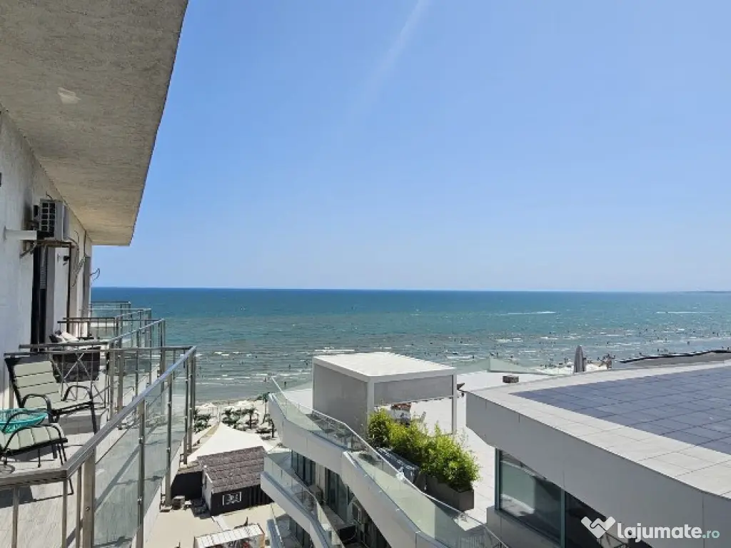 Garsoniera , prima linie la mare