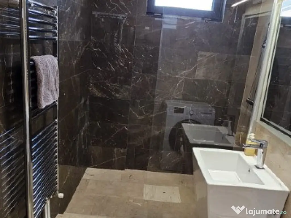 Garsoniera , prima linie la mare