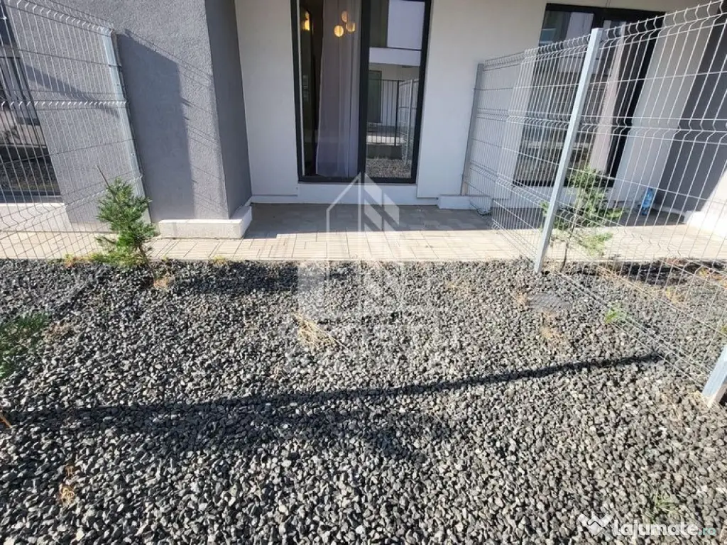 Apartament nou,2 camere si curte de 20 mp,mobilat Toronta...