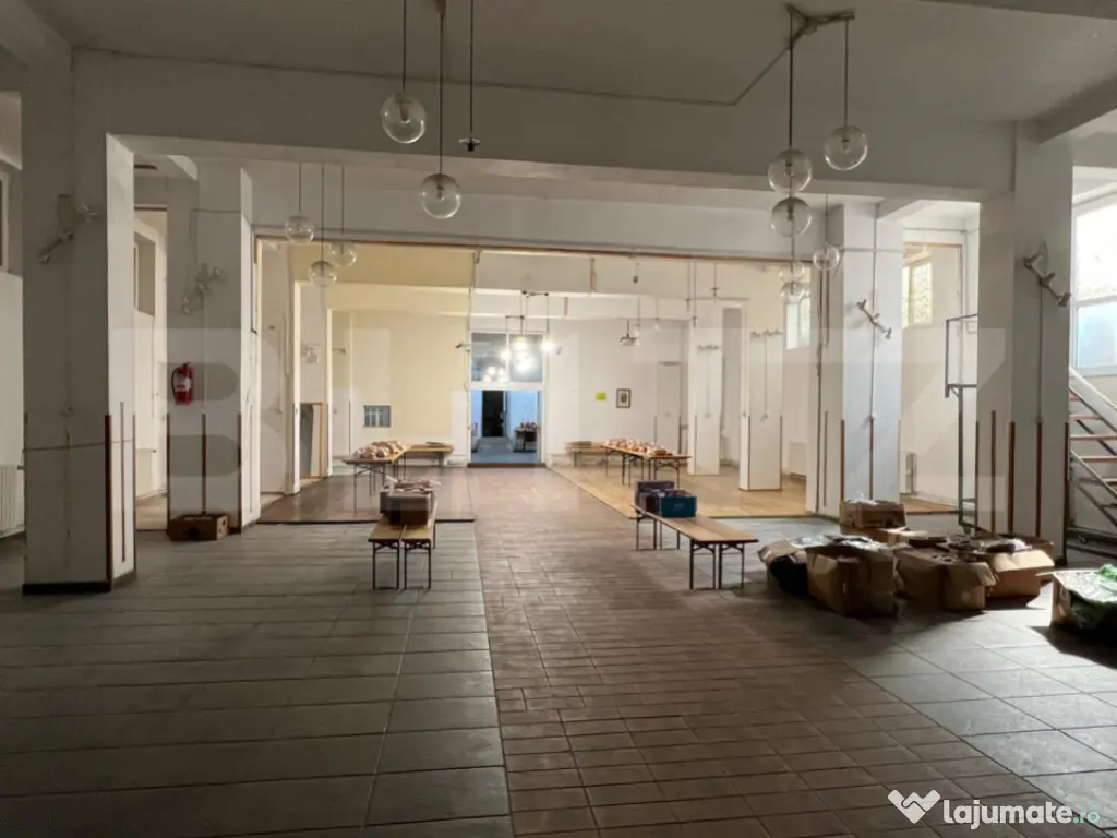 Spațiu generos de închiriat – demisol, 300 mp, Mănășt 