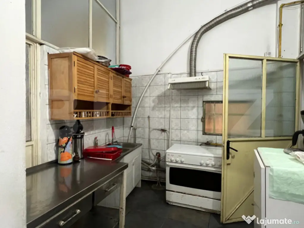 Spațiu generos de închiriat – demisol, 300 mp, Mănășt 