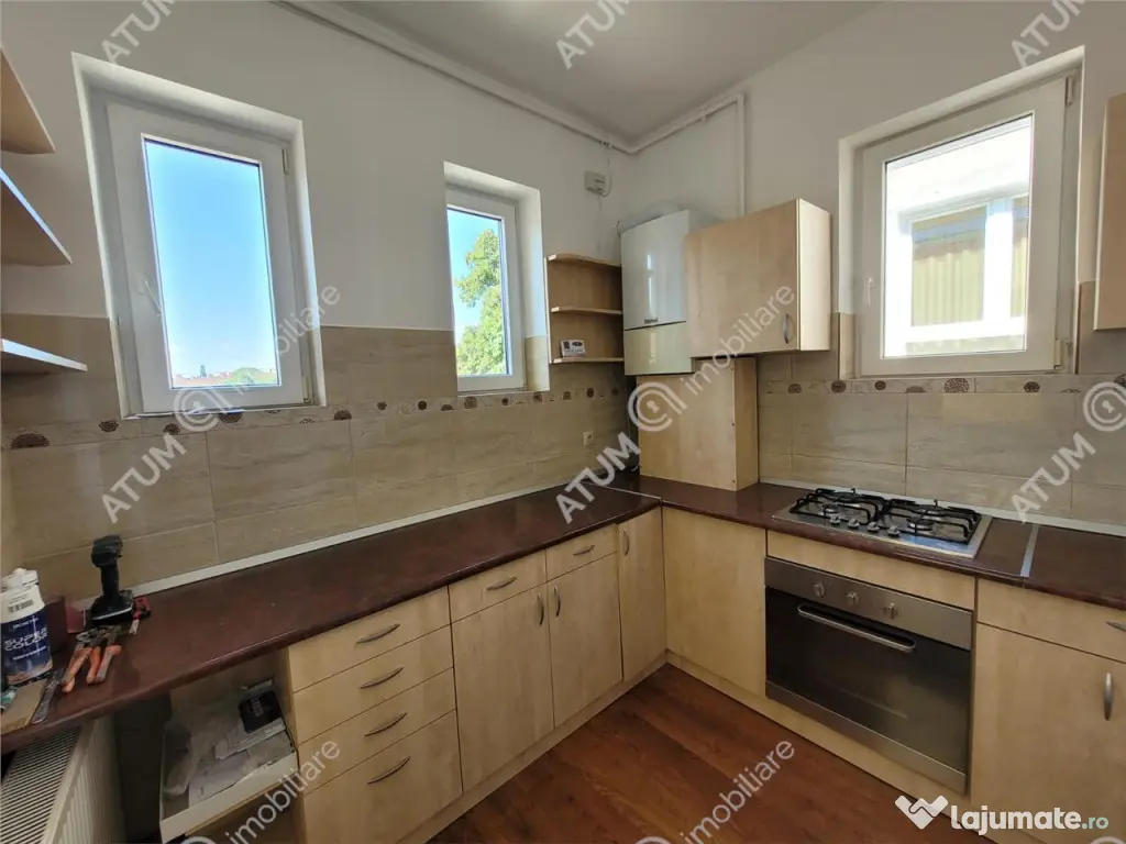 Spatiu birou decomandat cu 2 camere 2 bai balcon parcare Cen 