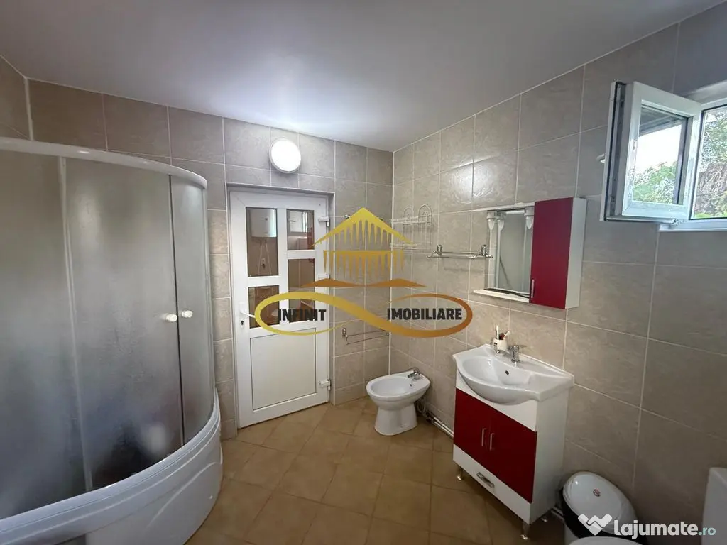 Casa de vanzare in Bacau Saucesti spatioasă cu etaj separat 