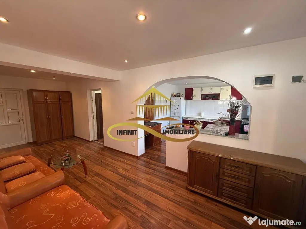 Casa de vanzare in Bacau Saucesti spatioasă cu etaj separat 