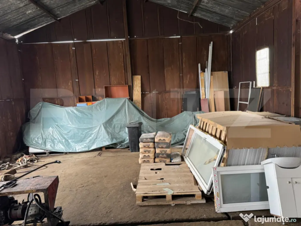 Spațiu industrial + spații de cazare/birouri de închiriat 