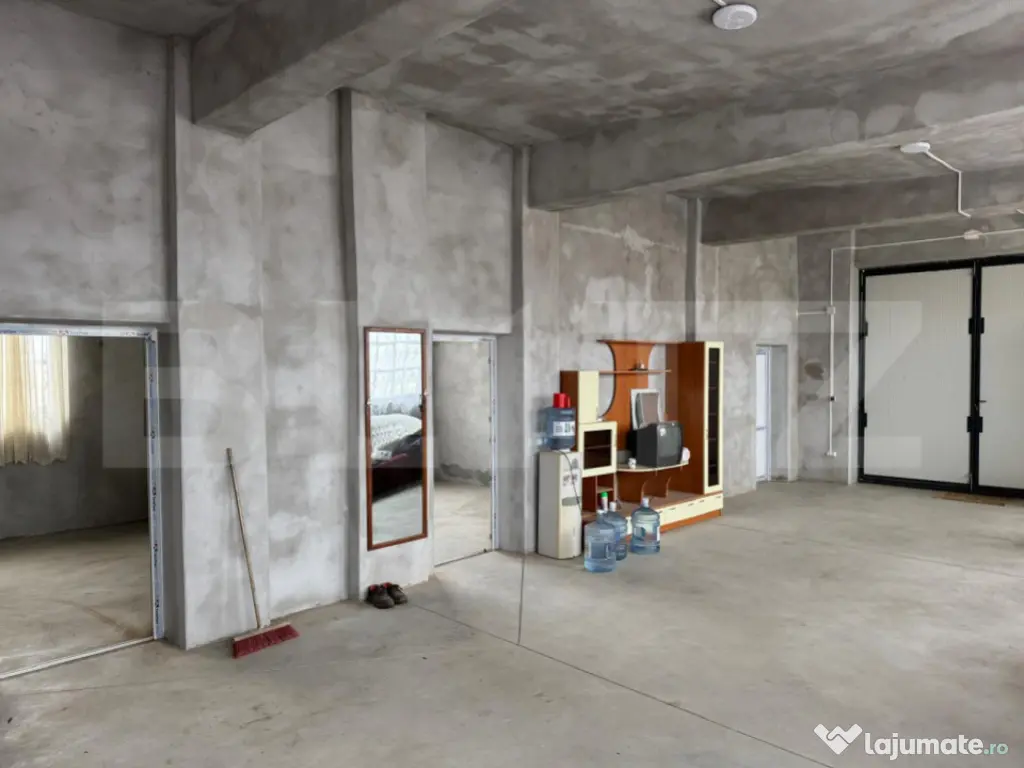 Spațiu industrial + spații de cazare/birouri de închiriat 