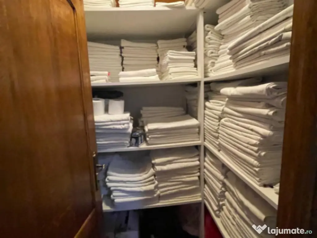 Pensiune funcțională de vânzare, cu 6 camere, 200 mp, zon