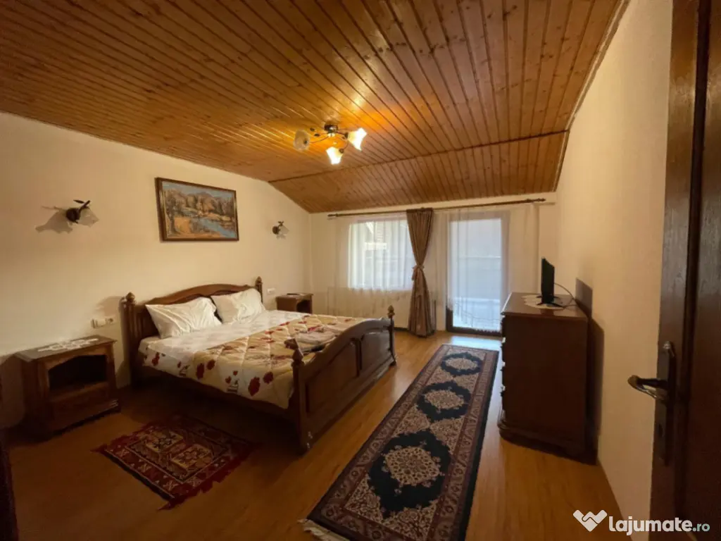 Pensiune funcțională de vânzare, cu 6 camere, 200 mp, zon