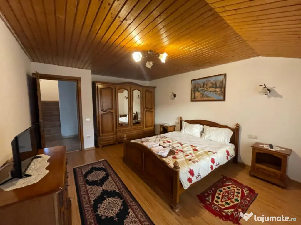 Pensiune funcțională de vânzare, cu 6 camere, 200 mp, zon