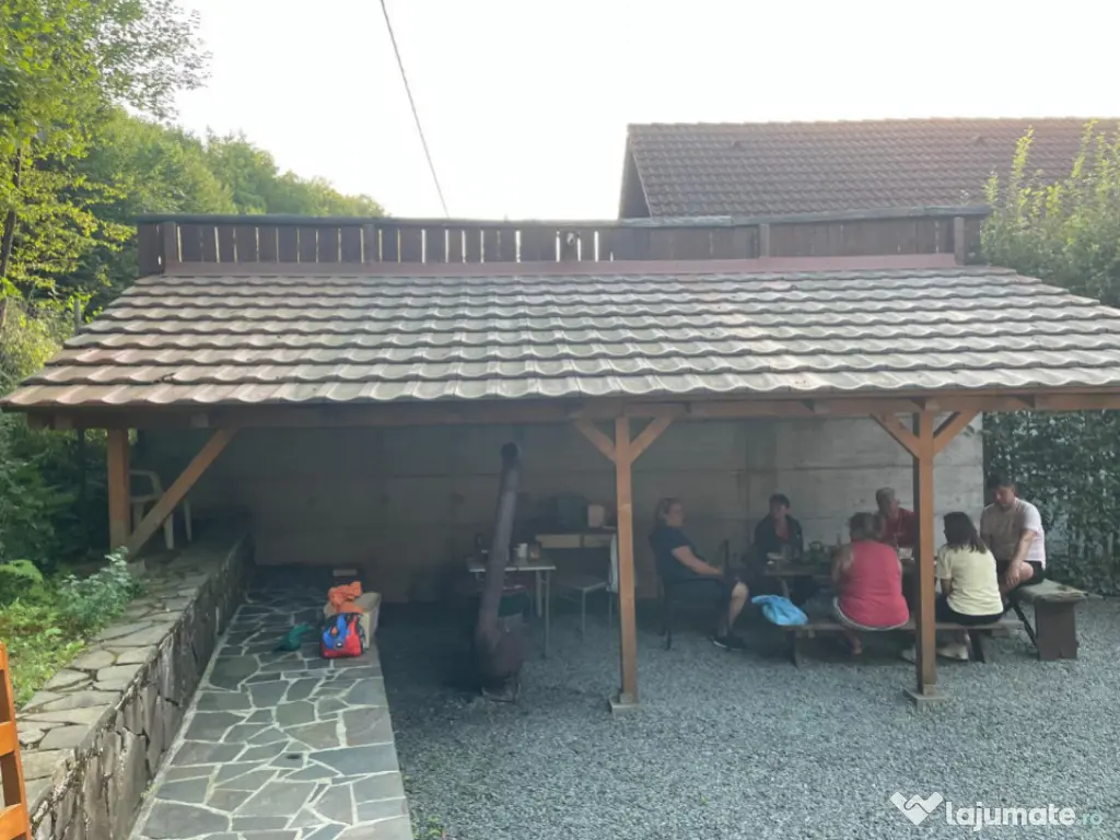 Pensiune funcțională de vânzare, cu 6 camere, 200 mp, zon