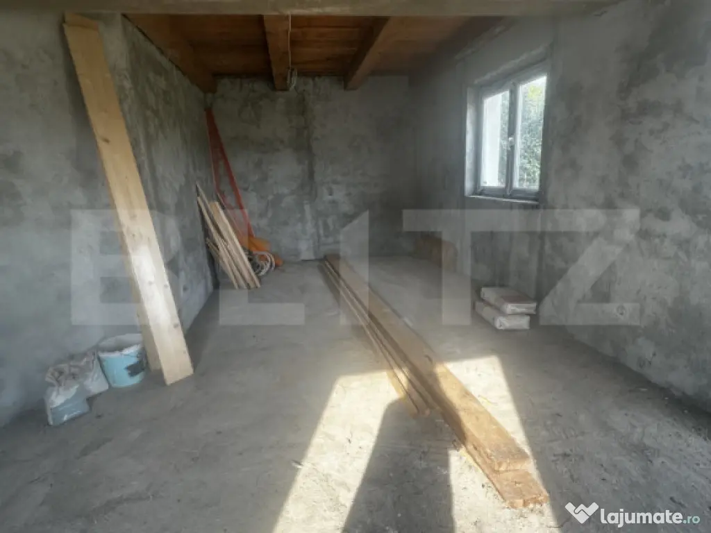 Casa de vanzare, semifinisata, zona Paulesti