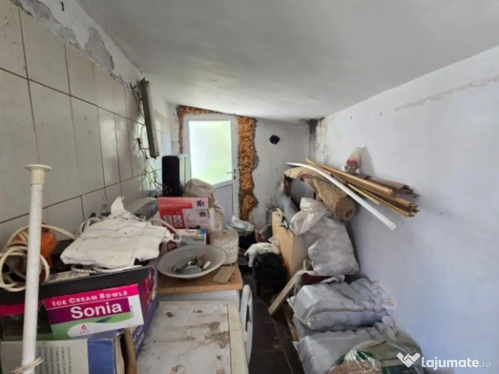 ID 6713 Casă de vânzare in Zona Piața Nouă