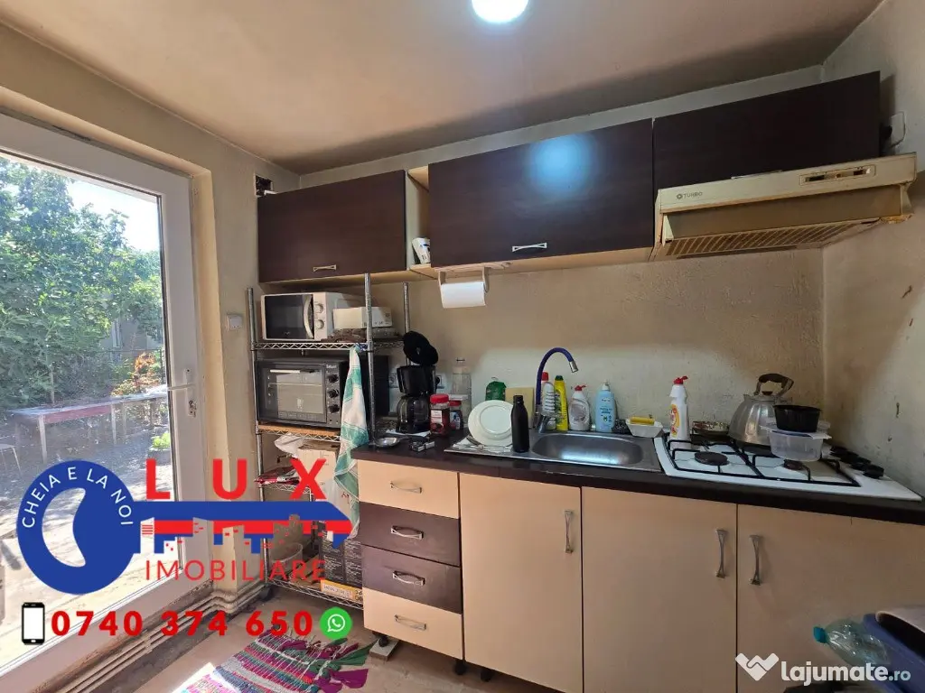 ID 6713 Casă de vânzare in Zona Piața Nouă