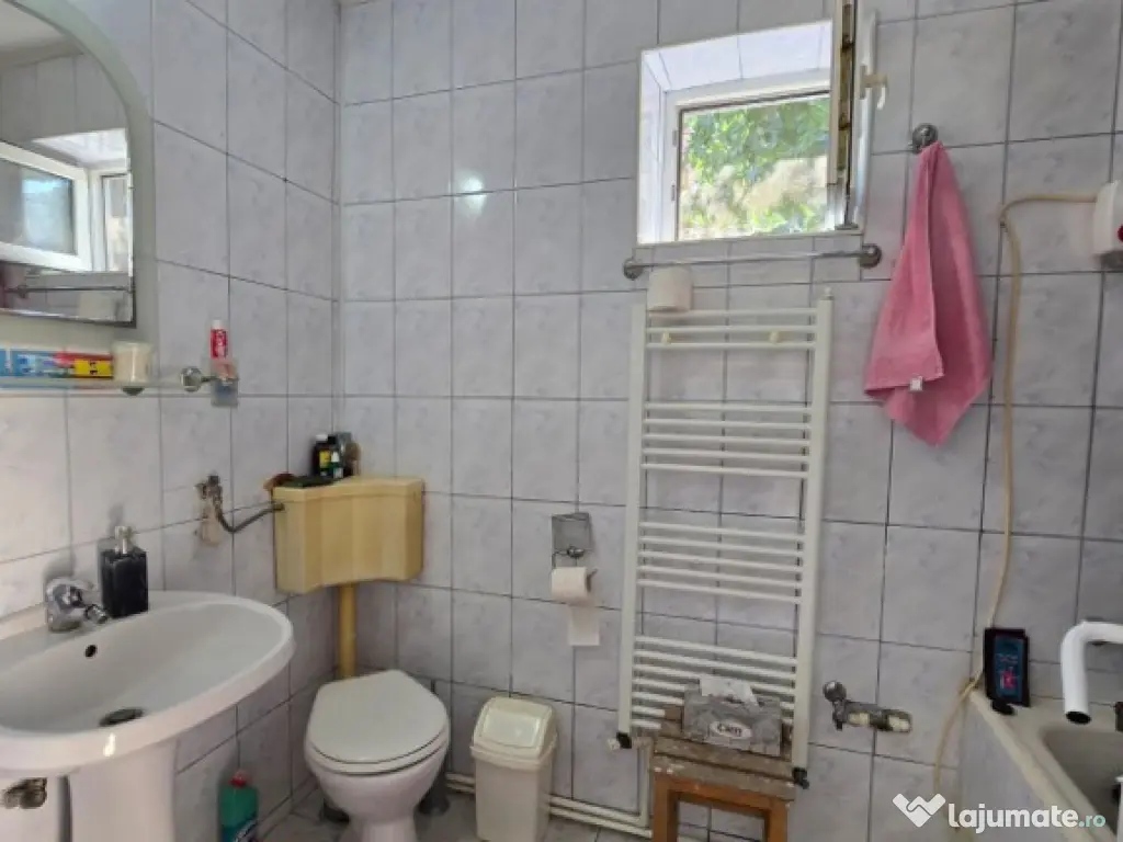 ID 6713 Casă de vânzare in Zona Piața Nouă