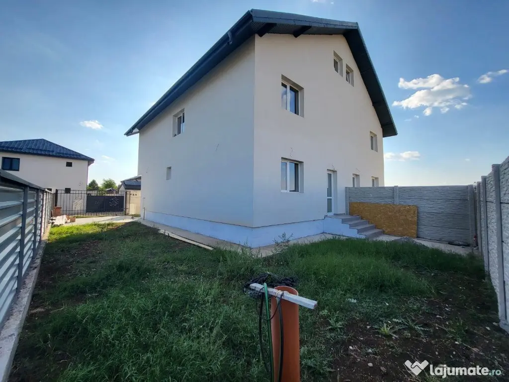 Duplex spatios cu 4 camere si mansarda cu placa de beton,gata de mutat