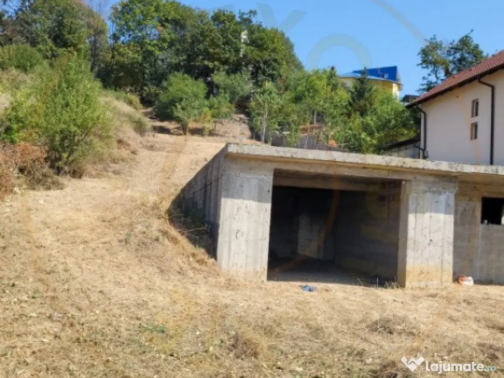 Teren intravilan Pitesti - langa liceul Odobescu - 1083 mp, 