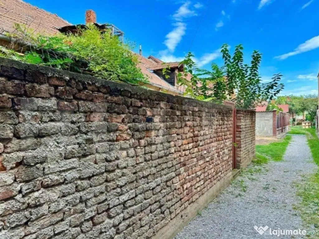 ULTRACENTRAL ORADEA - casa de vanzare 