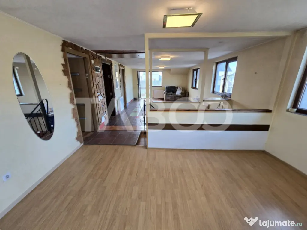 Casa de vanzare cu 6 camere 2 parcari curte libera 200 mp in 