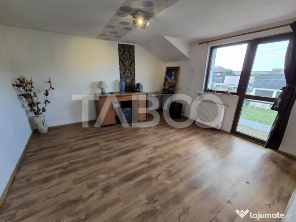 Casa de vanzare cu 6 camere 2 parcari curte libera 200 mp in 