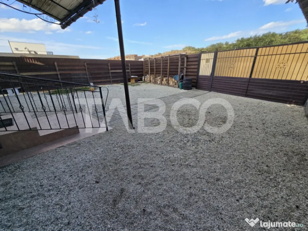 Casa de vanzare cu 6 camere 2 parcari curte libera 200 mp in 