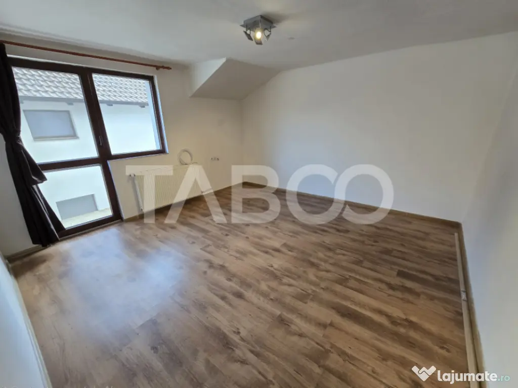 Casa de vanzare cu 6 camere 2 parcari curte libera 200 mp in 