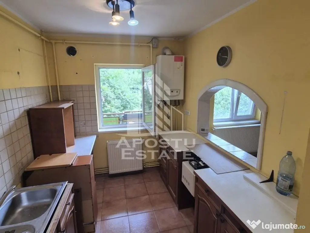 Apartament 3 camere, etaj 2/4, 2 balcoane, centrala propr... 