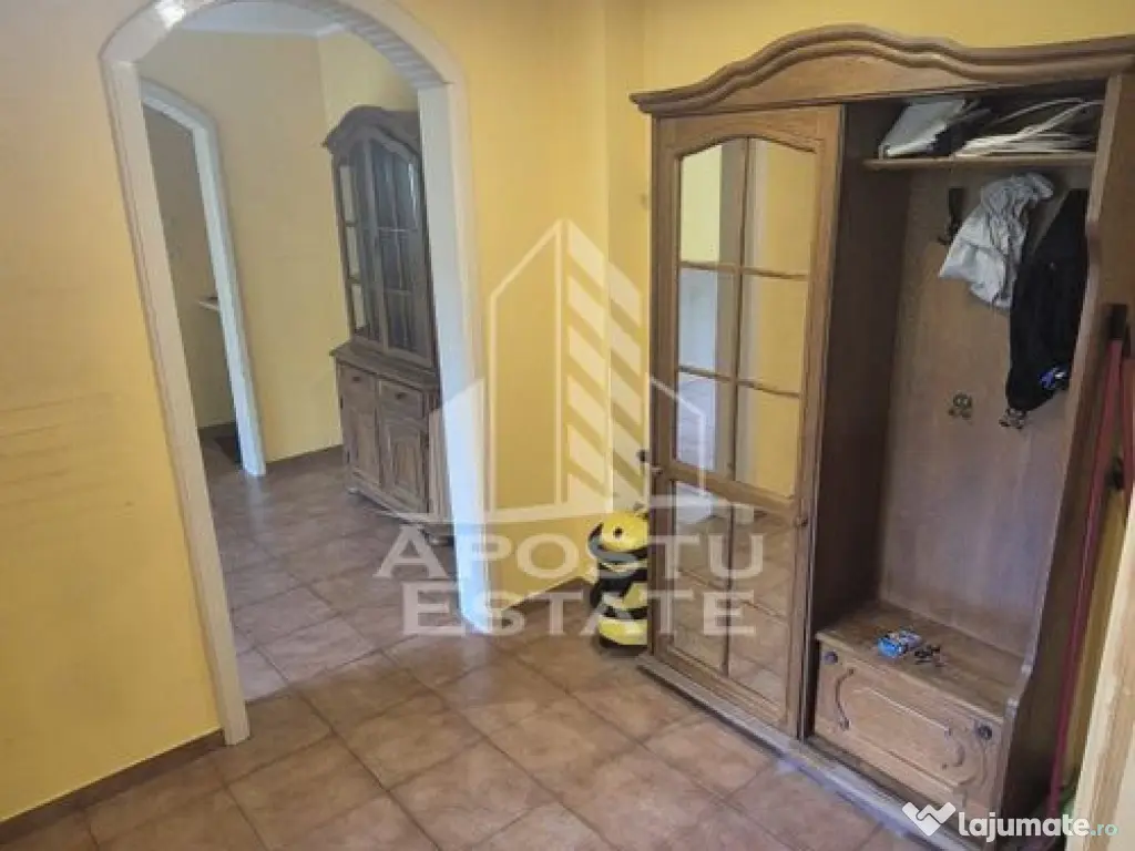 Apartament 3 camere, etaj 2/4, 2 balcoane, centrala propr... 