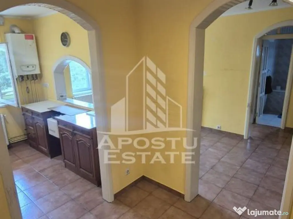 Apartament 3 camere, etaj 2/4, 2 balcoane, centrala propr... 