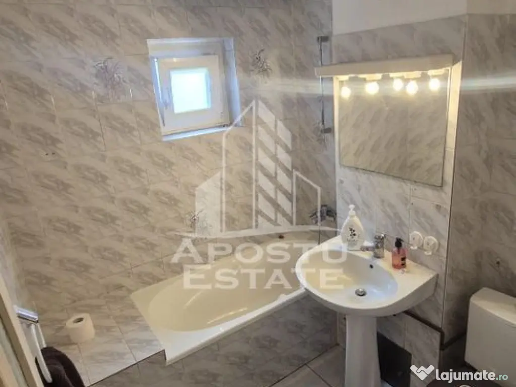 Apartament 3 camere, etaj 2/4, 2 balcoane, centrala propr... 