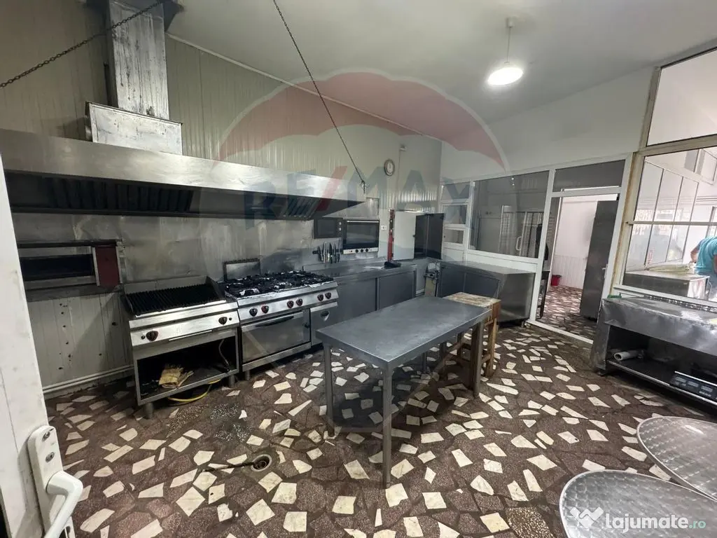 Spațiu comercial de 900mp de închiriat în zona Romanesti 