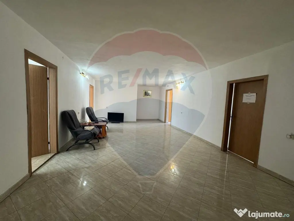 Spațiu comercial de 900mp de închiriat în zona Romanesti 