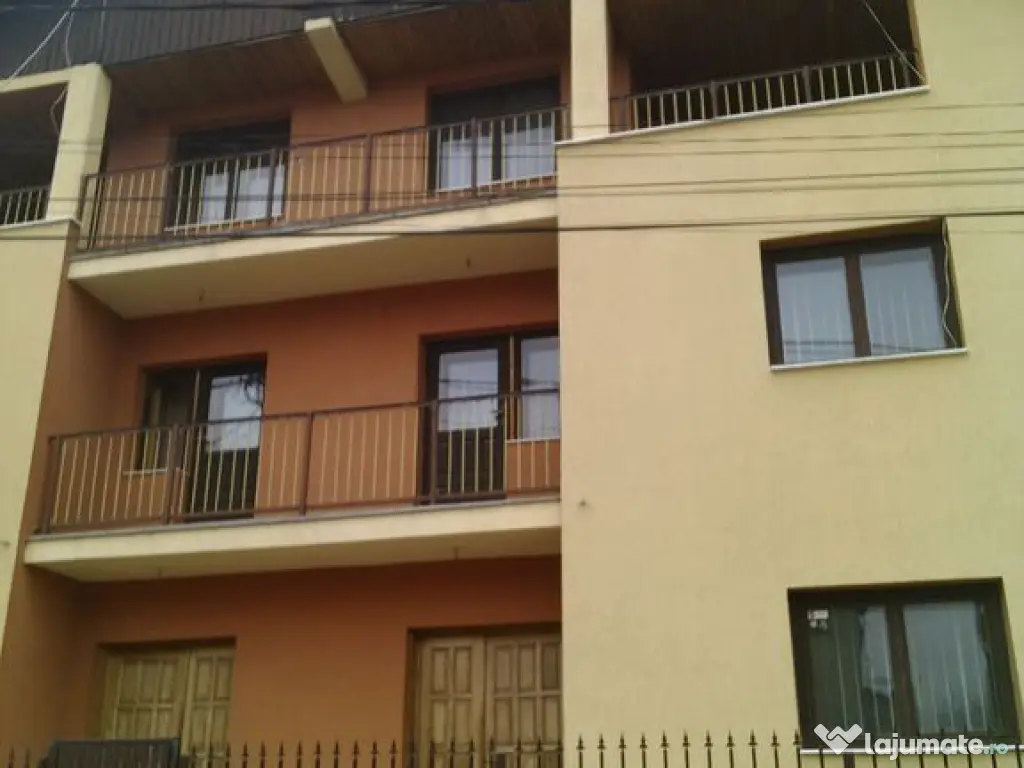 Casa 6 camere - cazare 14+10 persoane, Nord