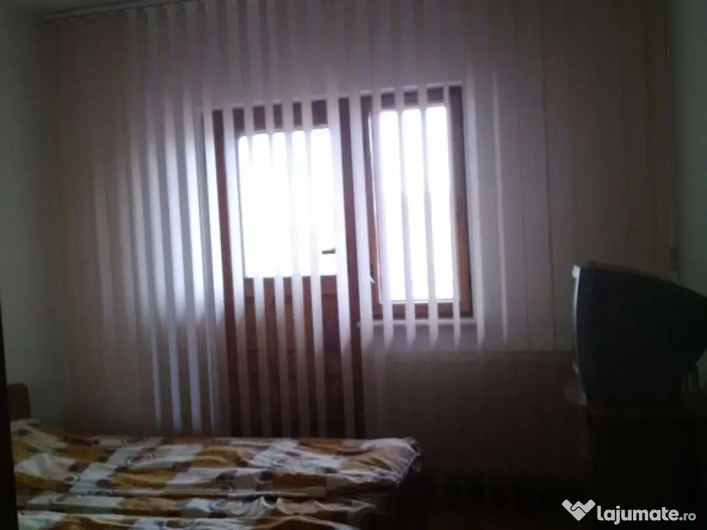 Casa 6 camere - cazare 14+10 persoane, Nord 