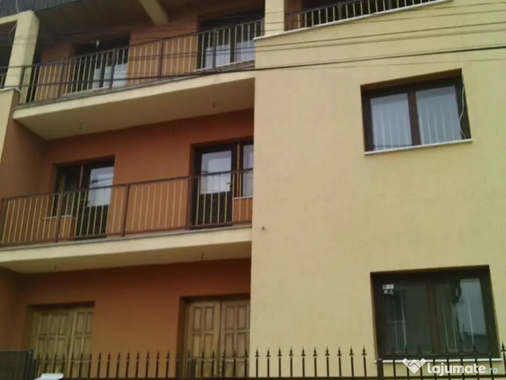 Casa 6 camere - cazare 14+10 persoane, Nord 