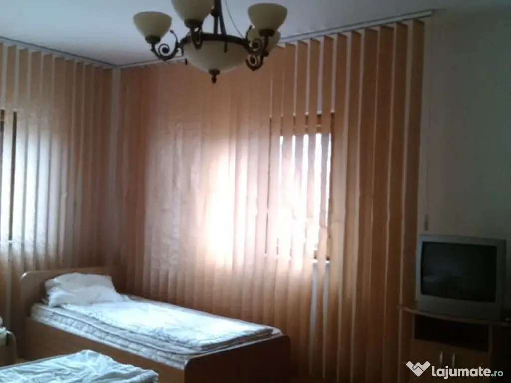 Casa 6 camere - cazare 14+10 persoane, Nord 