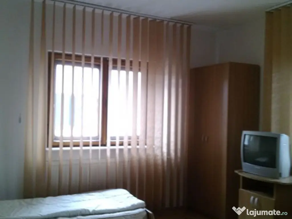 Casa 6 camere - cazare 14+10 persoane, Nord 